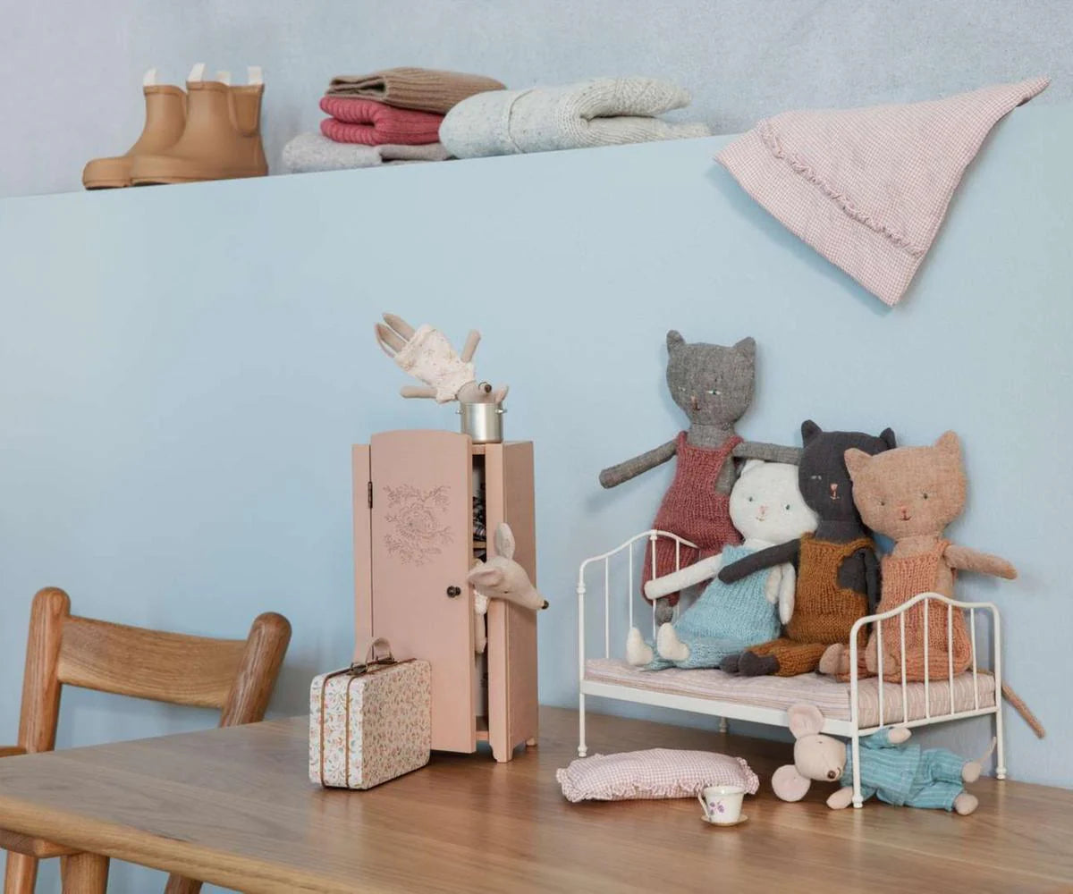 Kitten in Overalls - Blond