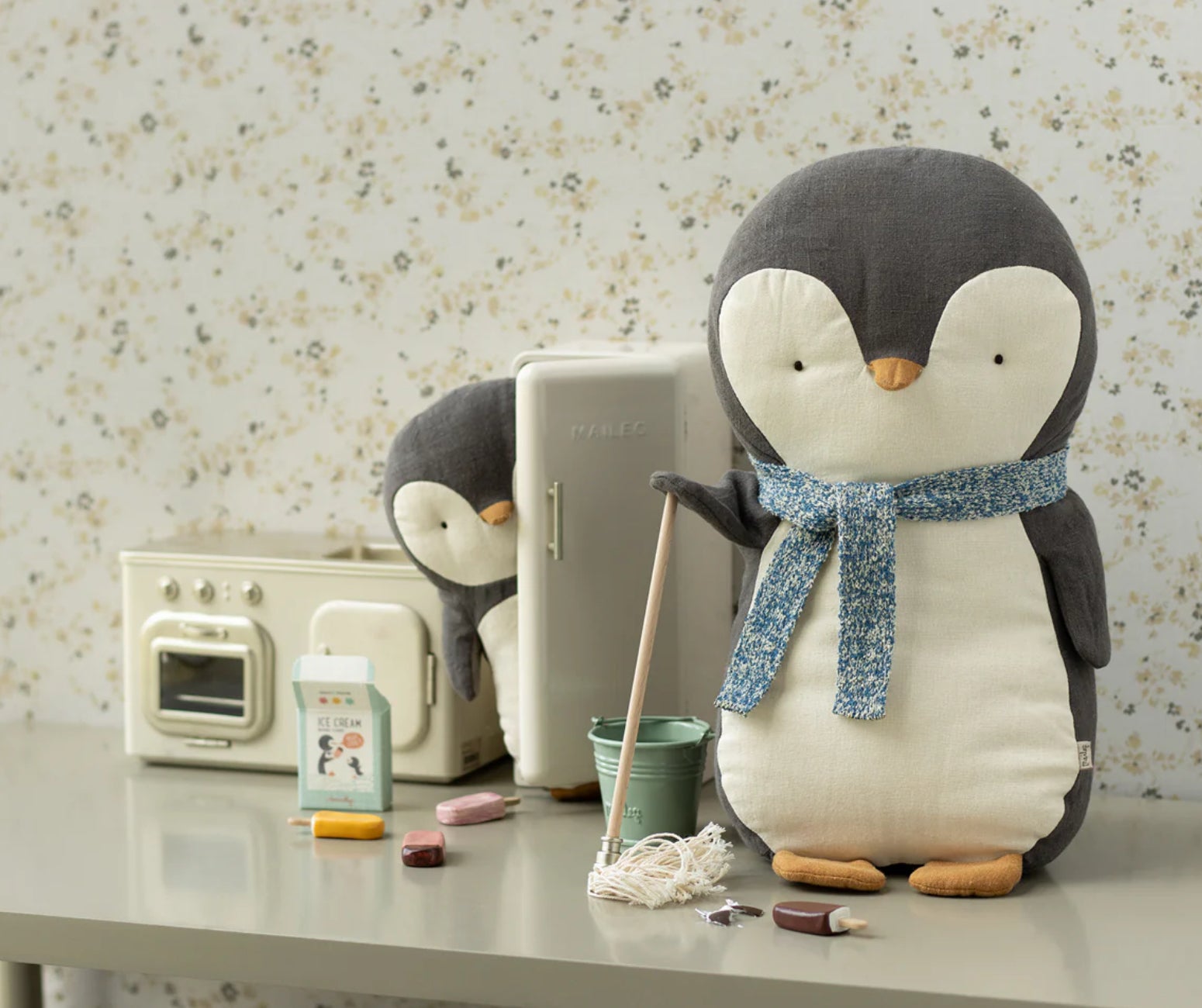 Penguin, Medium