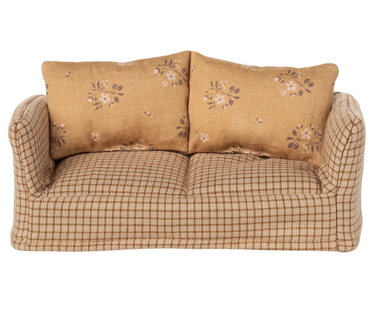 Couch, Mouse - Mable