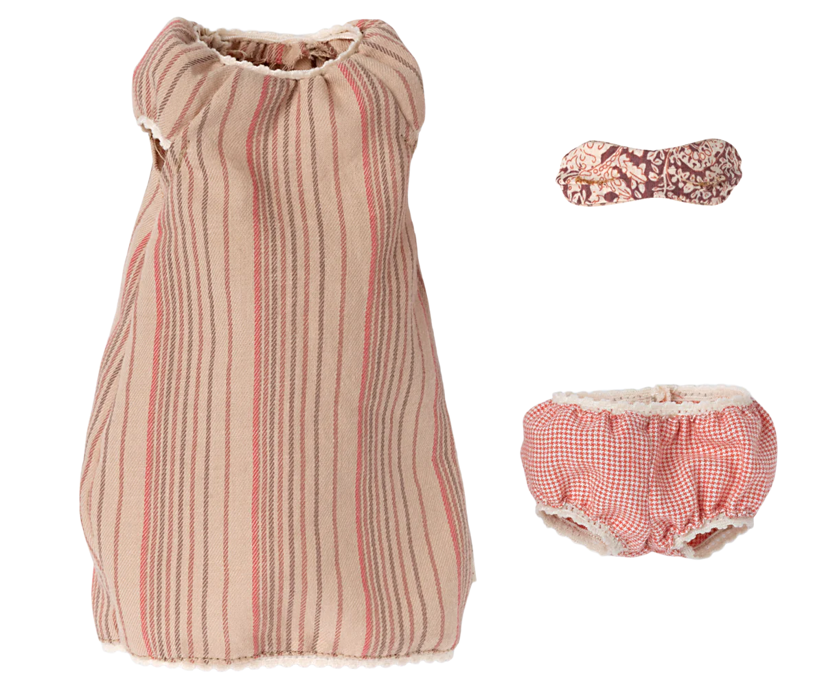 Medium Mouse in Nightgown