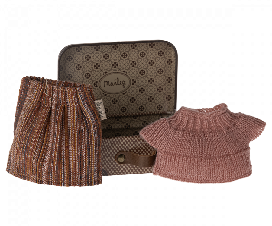 Knitted blouse and skirt in suitcase, Grandma mouse