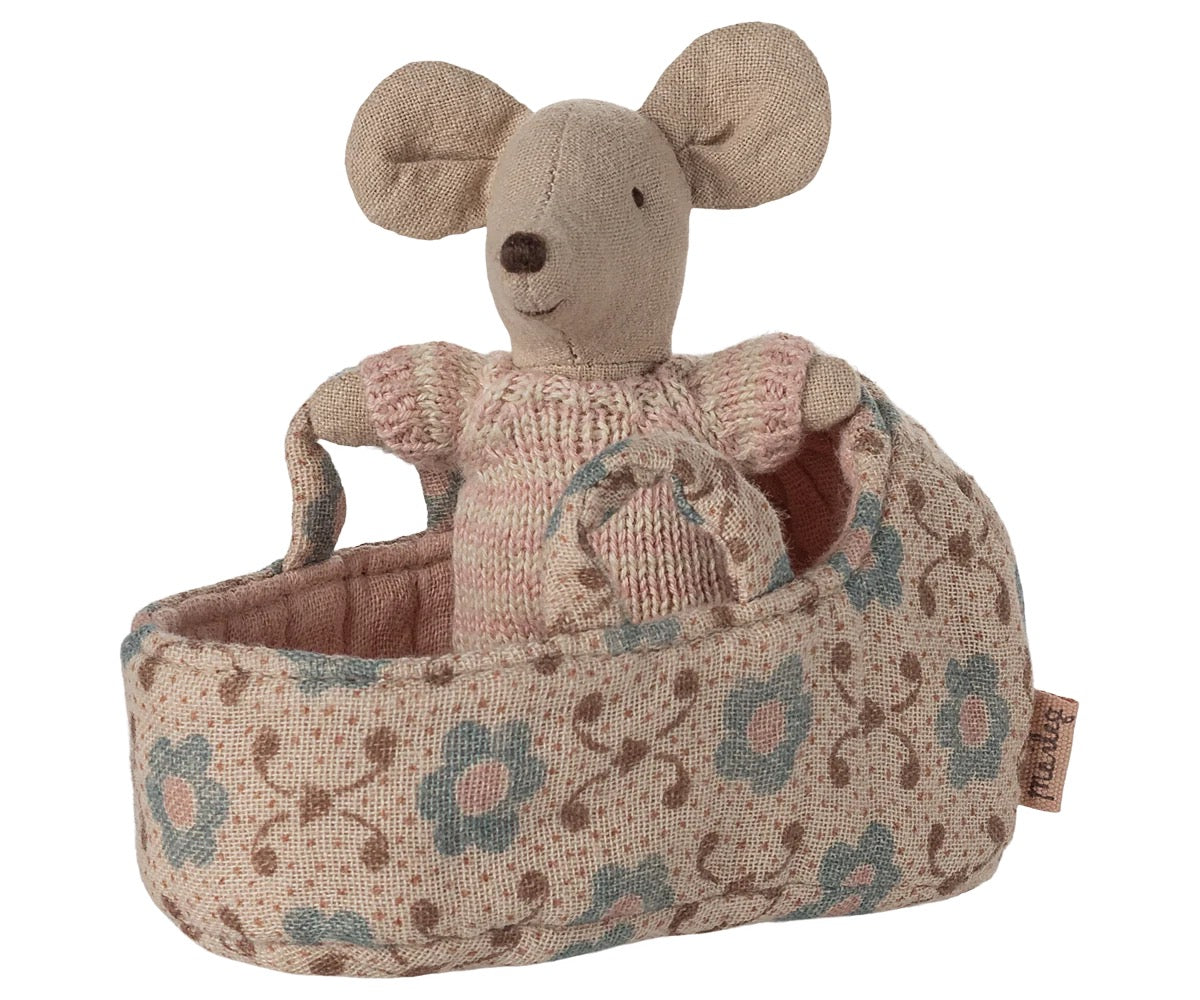 Baby mouse in carry cot - Rose