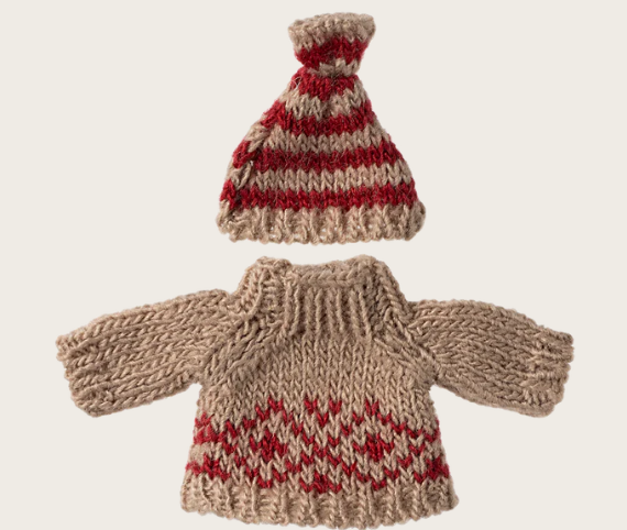 Knitted sweater and hat, Mum mouse