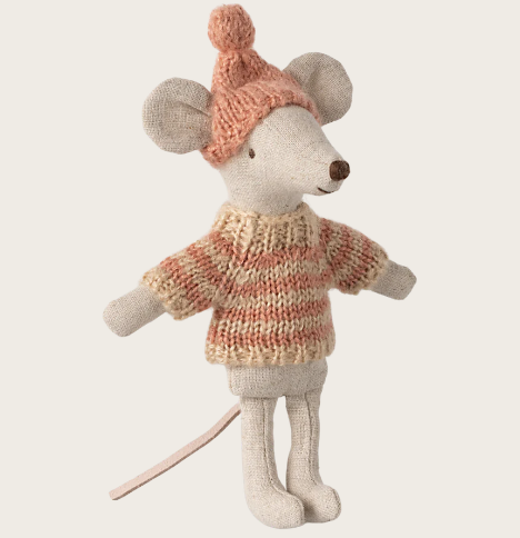 Knitted sweater and hat, Big sister mouse