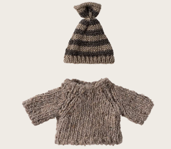 Knitted sweater and hat, Big Brother mouse